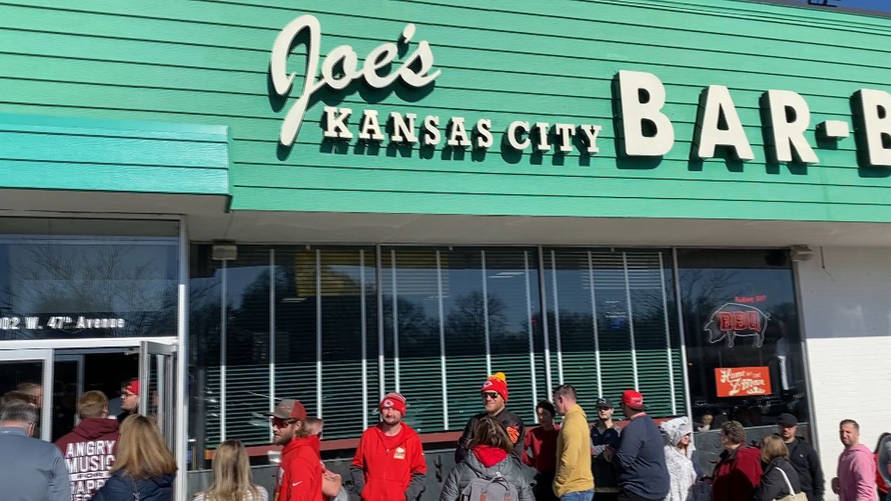 Fans crowd Kansas City bars, venues for Chiefs-Bengals game