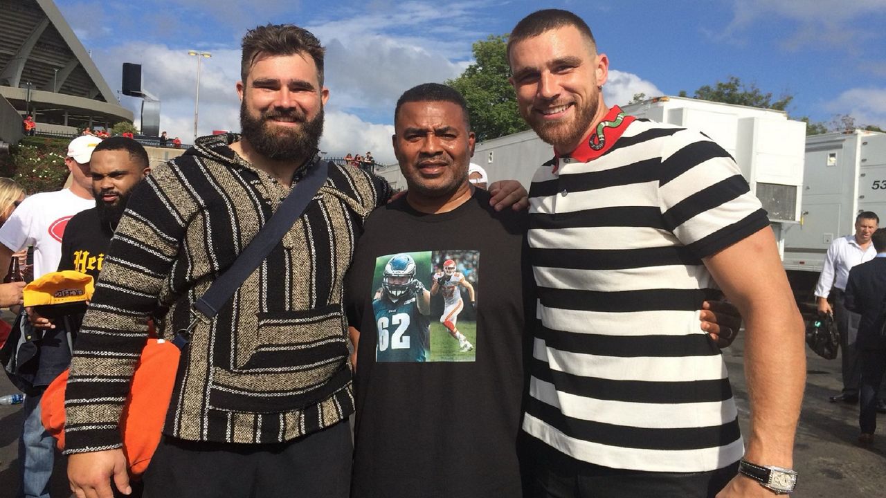 Travis Kelce dons Eagles jersey in support of his brother