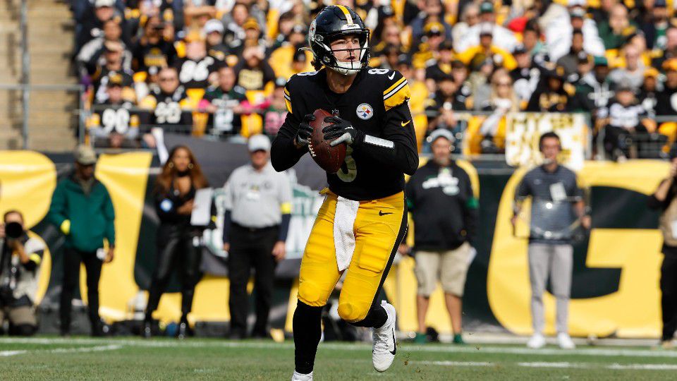 Pittsburgh, PA, USA. 19th Aug, 2023. Aug. 19, 2023: Najee Harris #22 during  the Pittsburgh Steelers vs Buffalo Bills preseason game in Pittsburgh PA at  Acrisure Stadium. Brook Ward/AMG. (Credit Image: ©