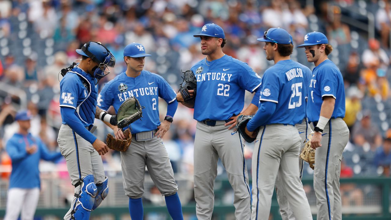 Kentucky blown out by Florida 15-4 in College World Series