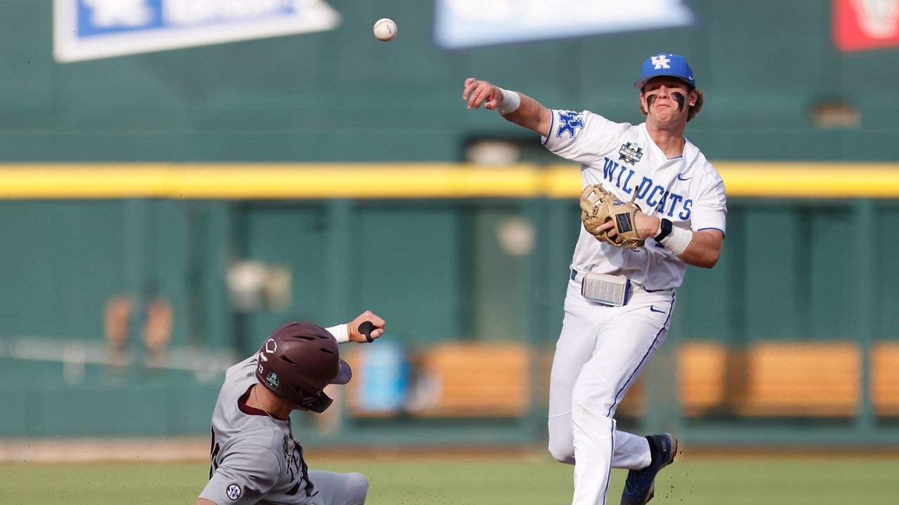 Kentucky falls to Texas A&M 5-1 in College World Series