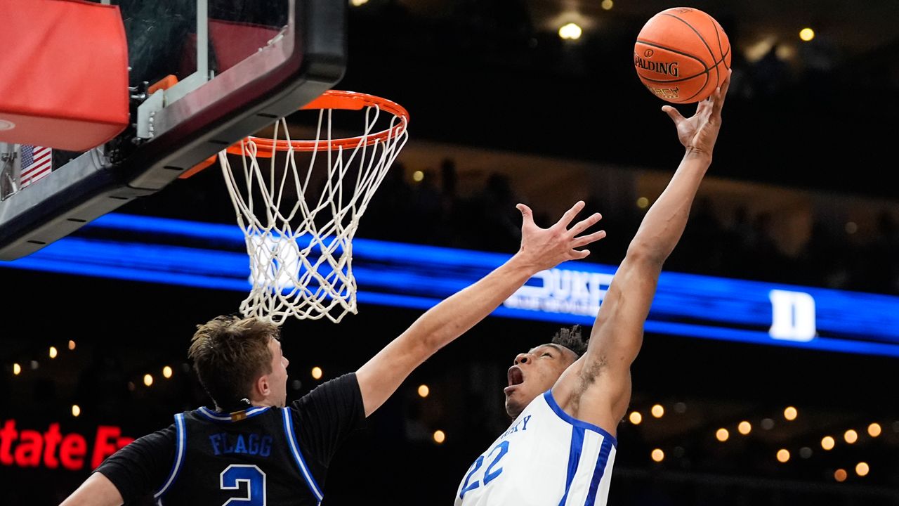 Oweh's big plays give Mark Pope his first big win for No. 19 Kentucky, beating No. 6 Duke 77-72