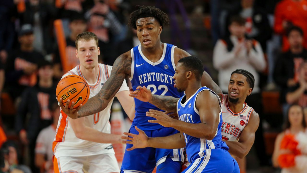 Wildcats fall to Clemson on the road 70-66