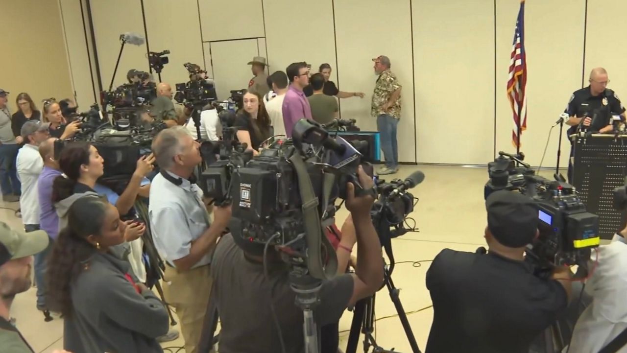 Some of the crowd of reporters and photographers hearing from police at a press conference in Kerrville. (Spectrum News/James Taplin)