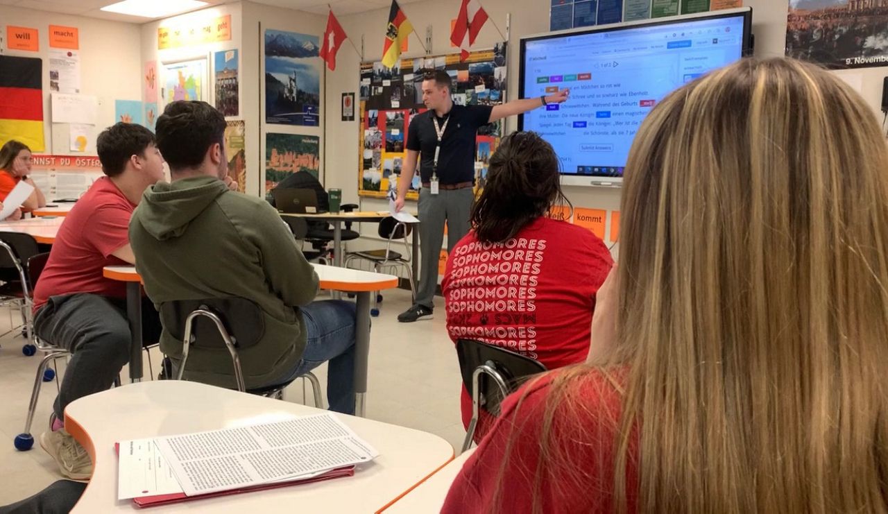 new operator - What is the 'new' keyword in JavaScript? - Stack OverflowNumber of questions askedNumber of questions that received an answerNumber of comments postedNumber of upvotes on postsPopular tagsPopular unanswered question visual data 3