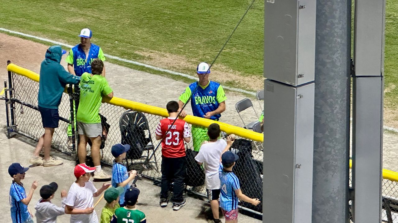 Bravehearts players signing autograph's at a recent game (Spectrum News1/Kevin Shea)