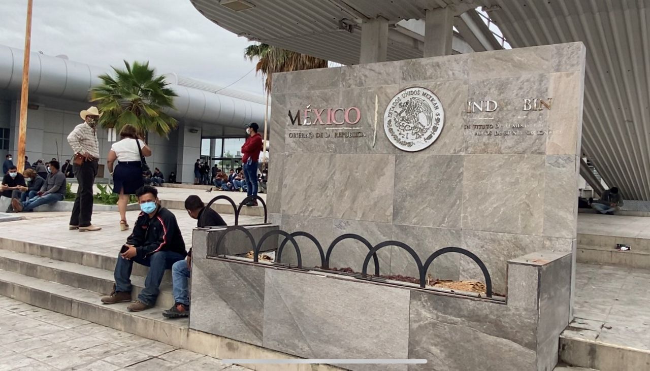 Outside Mexican customs at the international bridge Reynosa Hidalgo. (Spectrum News 1/Adolfo Muiz)