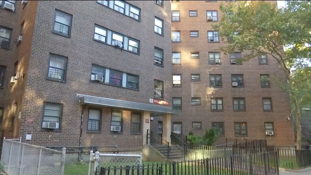 Investigation Finds All Entrances Broken at NYCHA Buildings