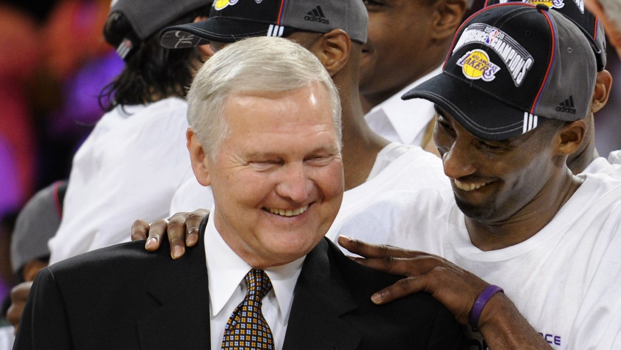 Los Angeles Lakers' Kobe Bryant gives basketball great Jerry West a shoulder rub after the Lakers beat the San Antonio Spurs in Game 5 of the NBA Western Conference basketball finals in LA, May 29, 2008. (AP Photo/Kevork Djansezian)