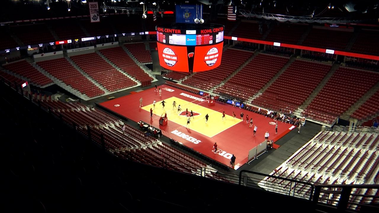 Badgers aim for NCAA volleyball attendance record