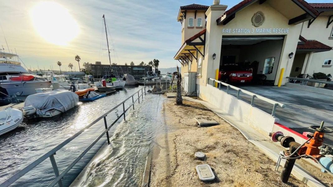 King-size high tide waters spill over sidewalks in Redondo Beach's King Harbor. (California Coastal Commission/King Tides Project)