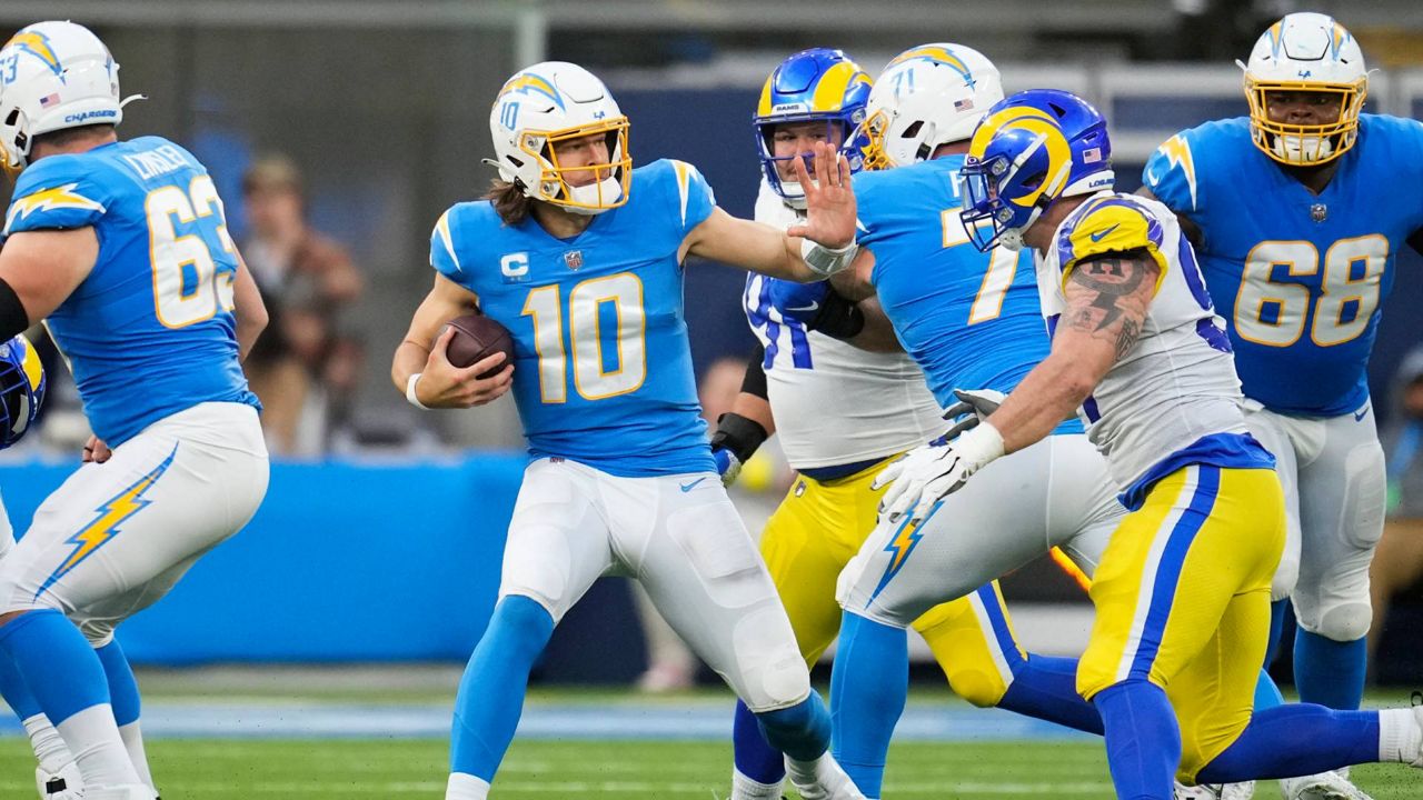 Ekeler has 2 TDs, reaches 100 catches as Chargers rout Rams