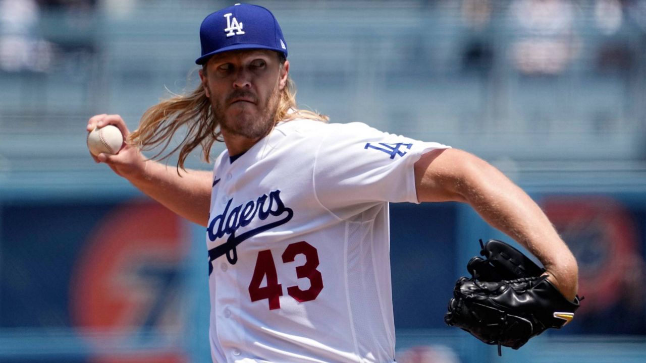 Syndergaard gets 1st Dodgers' win in sweep of Cardinals