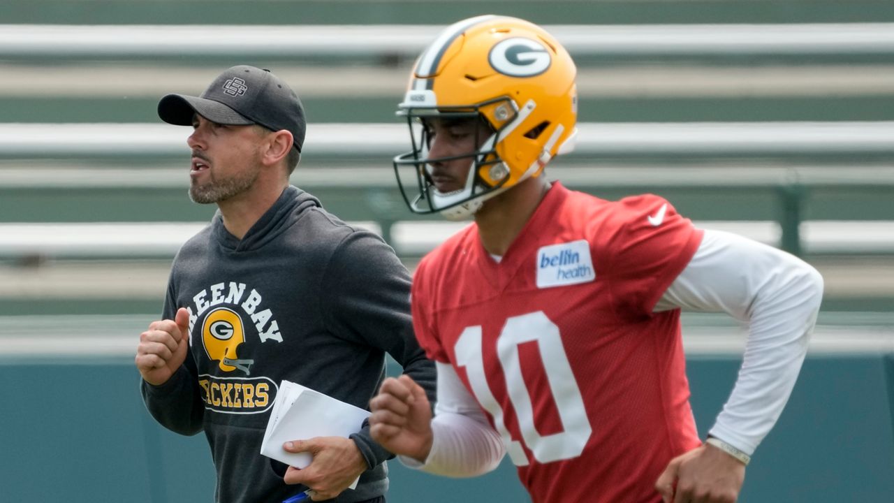 Patriots QB Mac Jones understands the challenge Packers' Love faces in  taking over for Aaron Rodgers