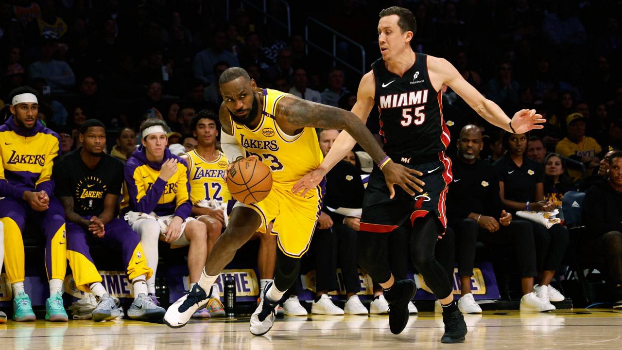 Lakers se separam tarde do Miami Heat e encerram sequência de derrotas
 #ÚltimasNotícias