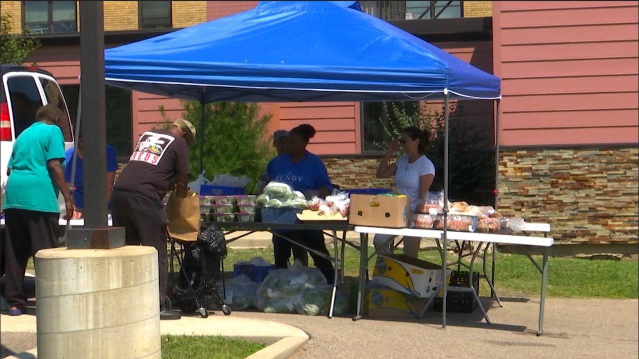 Cincinnati food rescue group opens free market