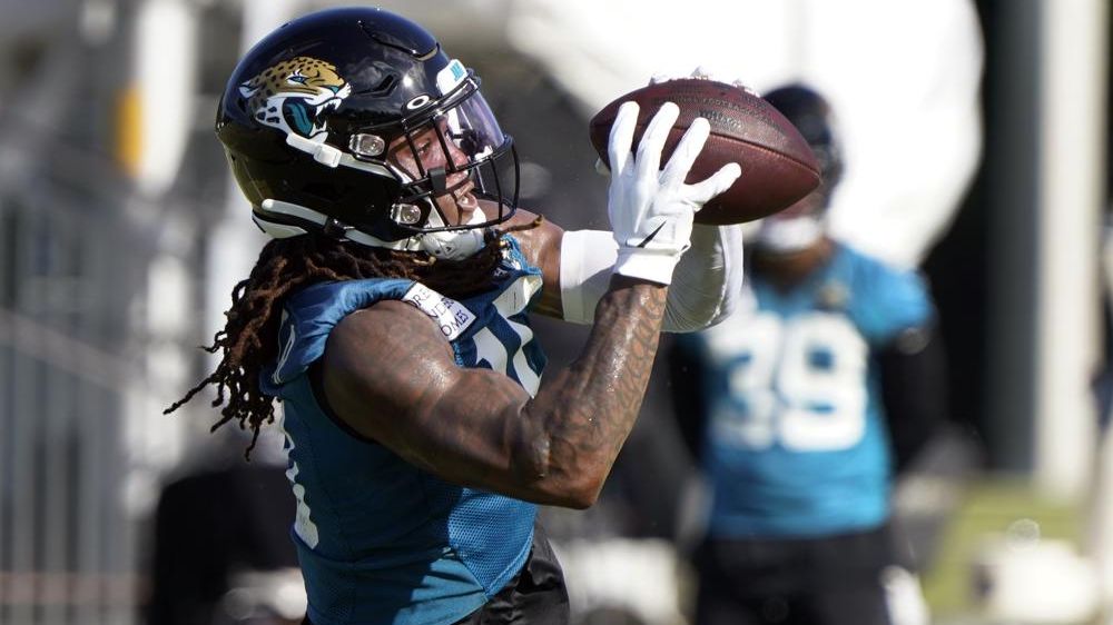 Jaguars trade WR Shenault to Panthers for 2023 draft pick