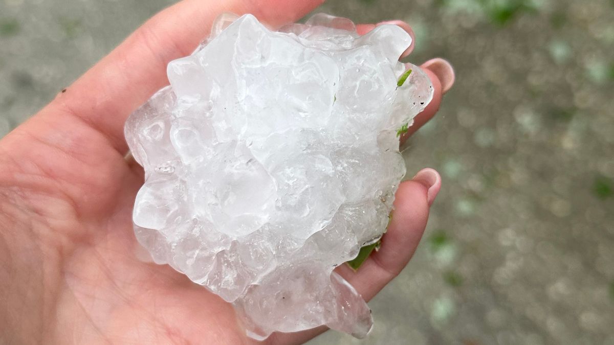 Large hail in Clermont. (Photo by Leanne Stanley)