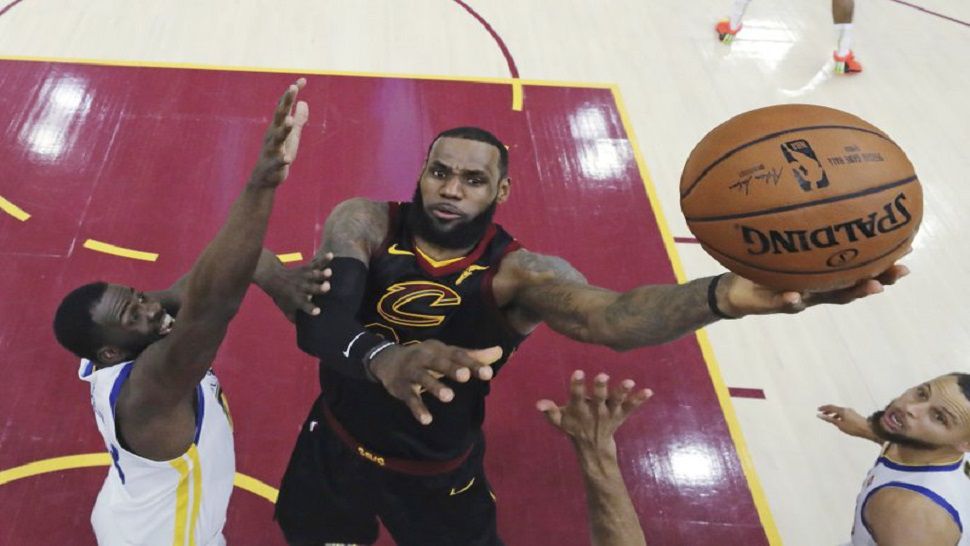 LeBron James agrees to 4-year, $154M contract with Lakers