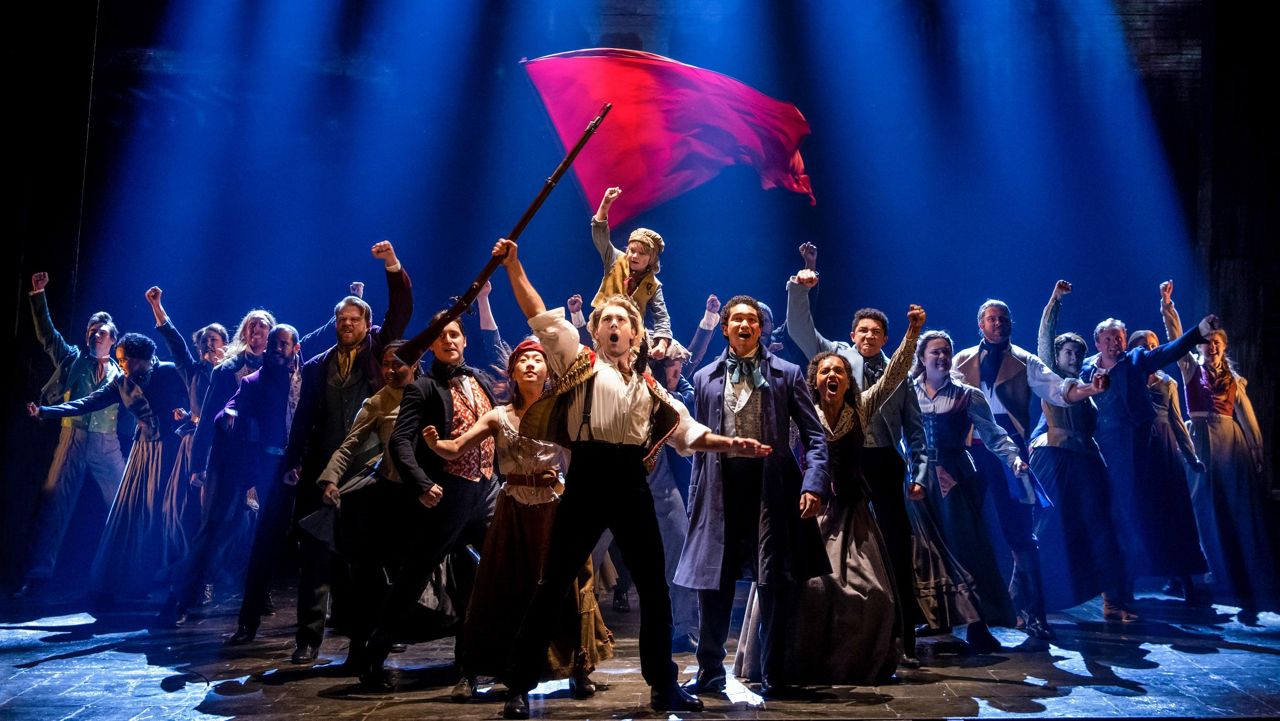 les mis review milwaukee marcus center