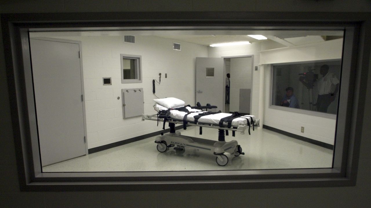 Alabama's lethal injection chamber is shown Oct. 7, 2002, at Holman Correctional Facility in Atmore, Ala. (AP Photo/Dave Martin, File)