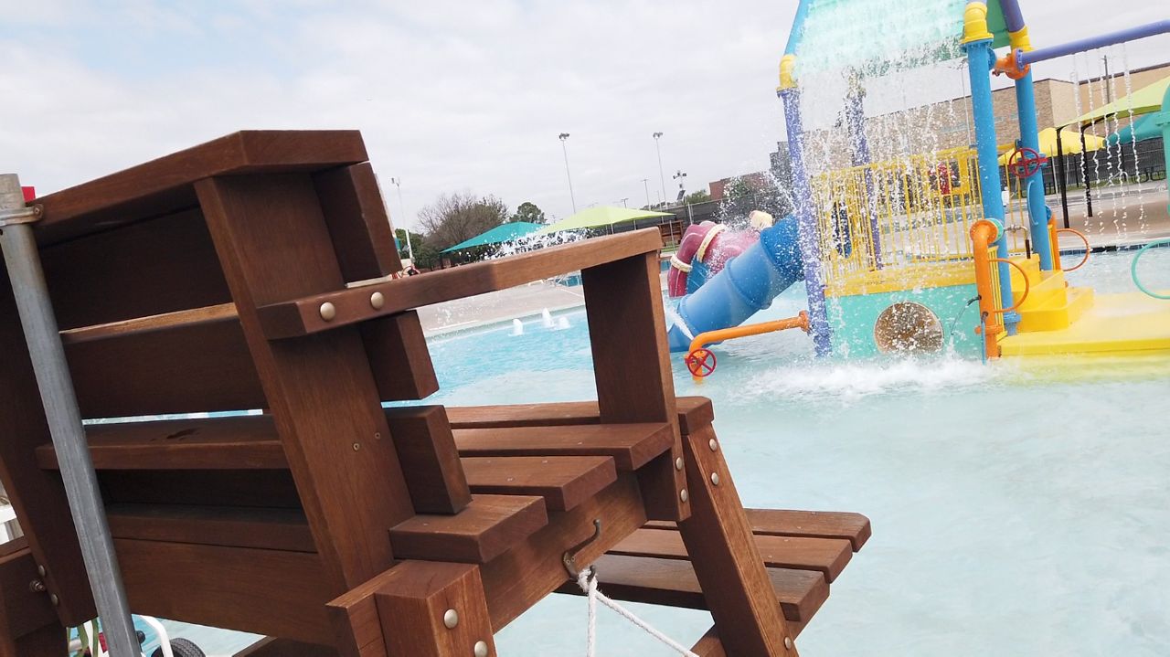 Lifeguard shortage delays opening at some Texas pools - Vimarsana News