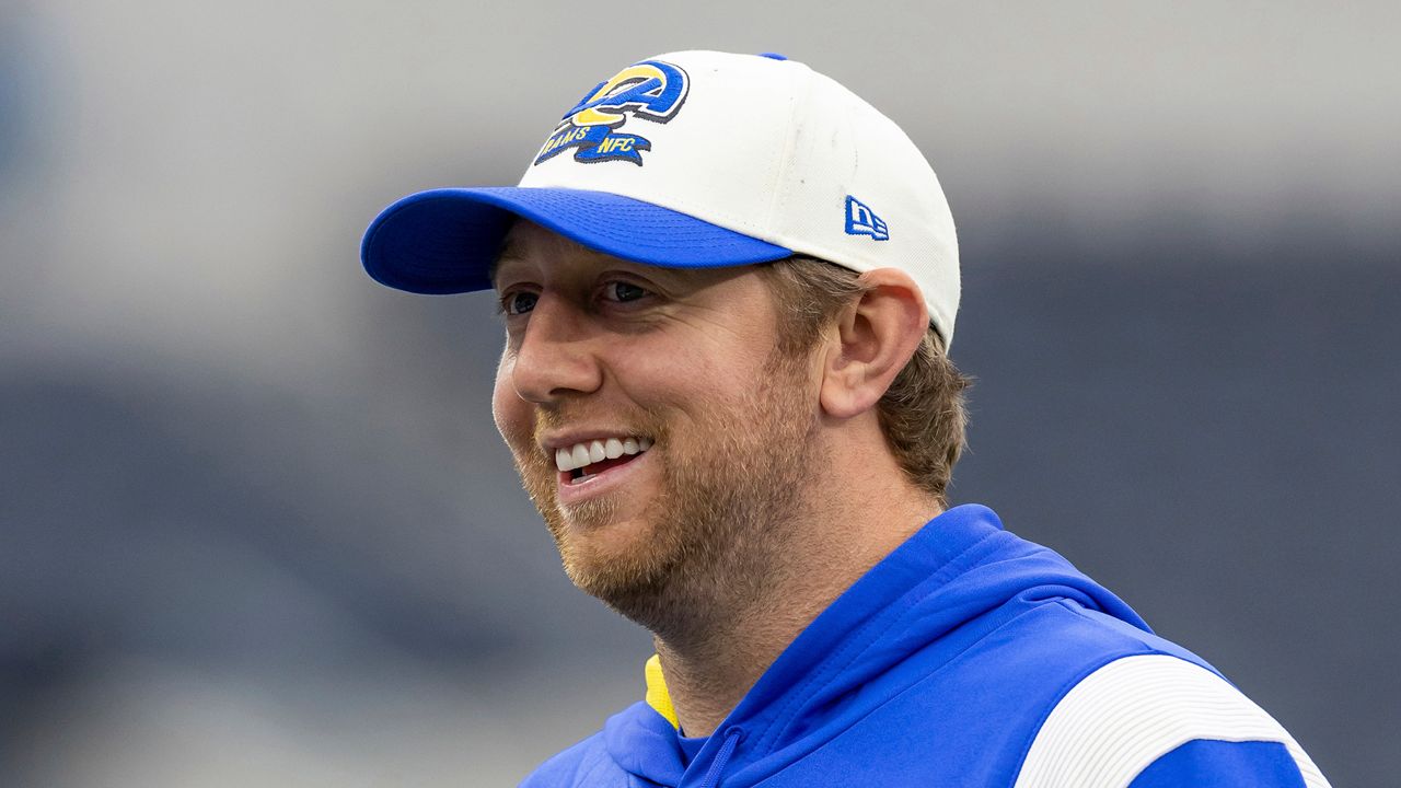 FILE - Los Angeles Rams offensive coordinator Liam Coen coaches players before the Rams play against the Seattle Seahawks in an NFL football game, Sunday, Dec. 4, 2022, in Inglewood, Calif. Kentucky coach Mark Stoops has re-hired former Los Angeles Rams assistant Liam Coen as offensive coordinator and quarterbacks coach, returning him to the program he built into one of the SEC’s top attacks in 2021. (AP Photo/Jeff Lewis, File)