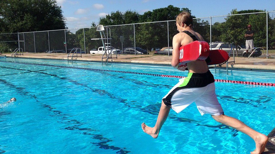 File photo of a lifeguard jumping into a pool (Pixabay)