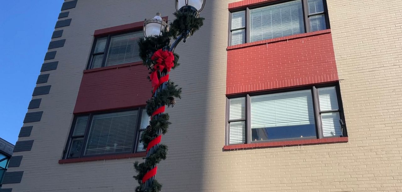 Lexington sees busy streets and sidewalks on Christmas