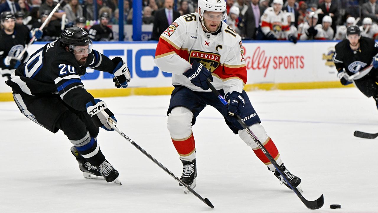 Panthers rout Lightning 9-2