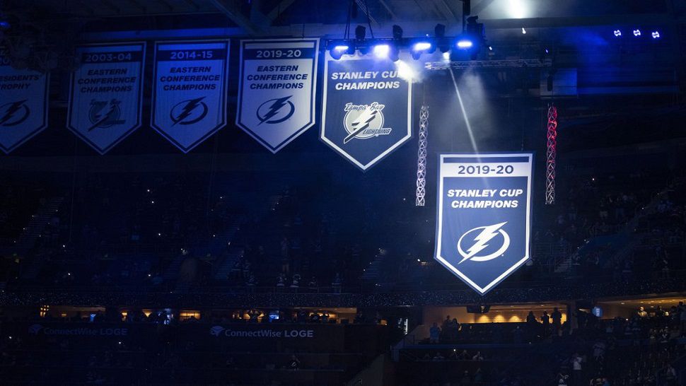 Lightning Raise Banner for Fans, Beat Predators 6-3