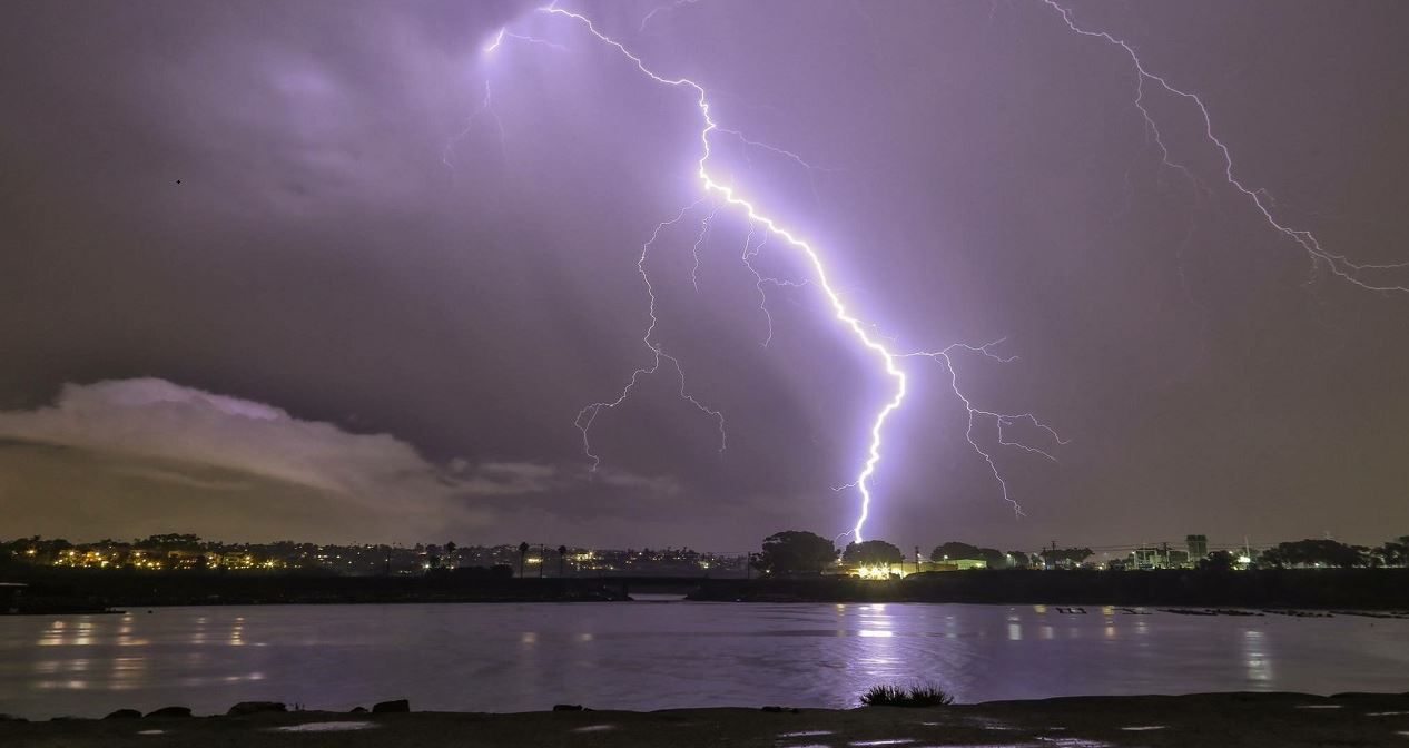 Why Thunderstorms Are So Rare in Southern California