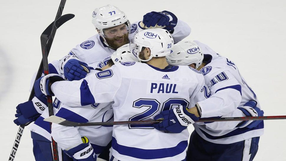 Tampa Bay Lightning beat New York Rangers 3-1 to take the lead in