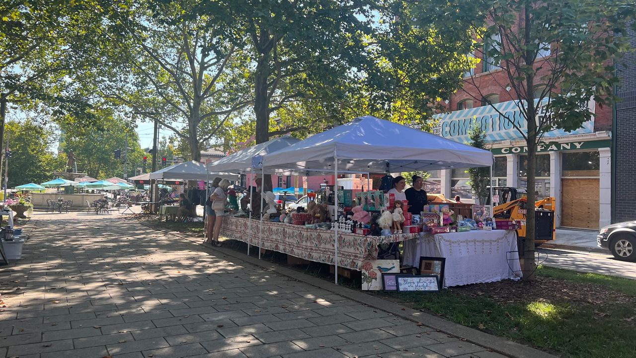 World's Longest Yard Sale