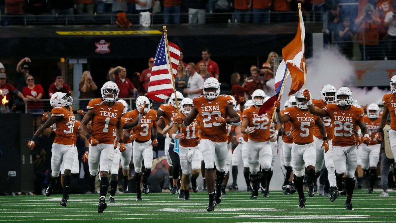 AP Top 25: Texas jumps to No. 4 after beating 'Bama; Pac-12 sets