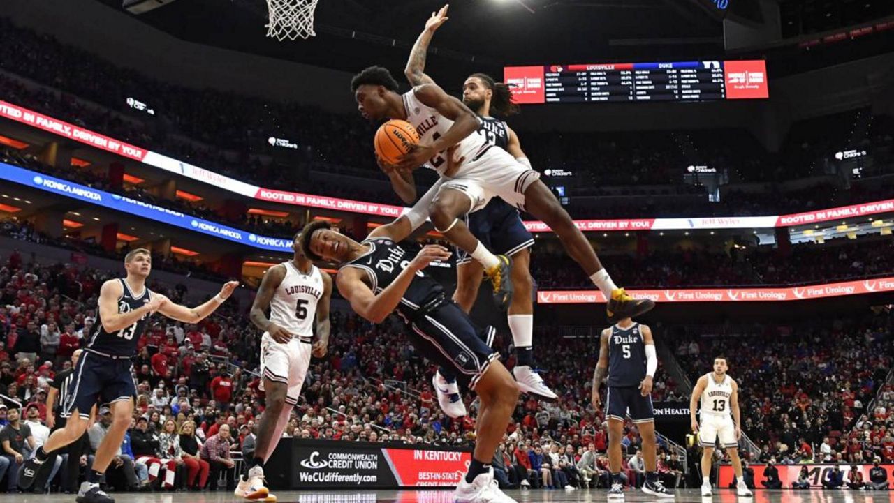 Fans boo Louisville basketball in Yum Center loss to Notre Dame