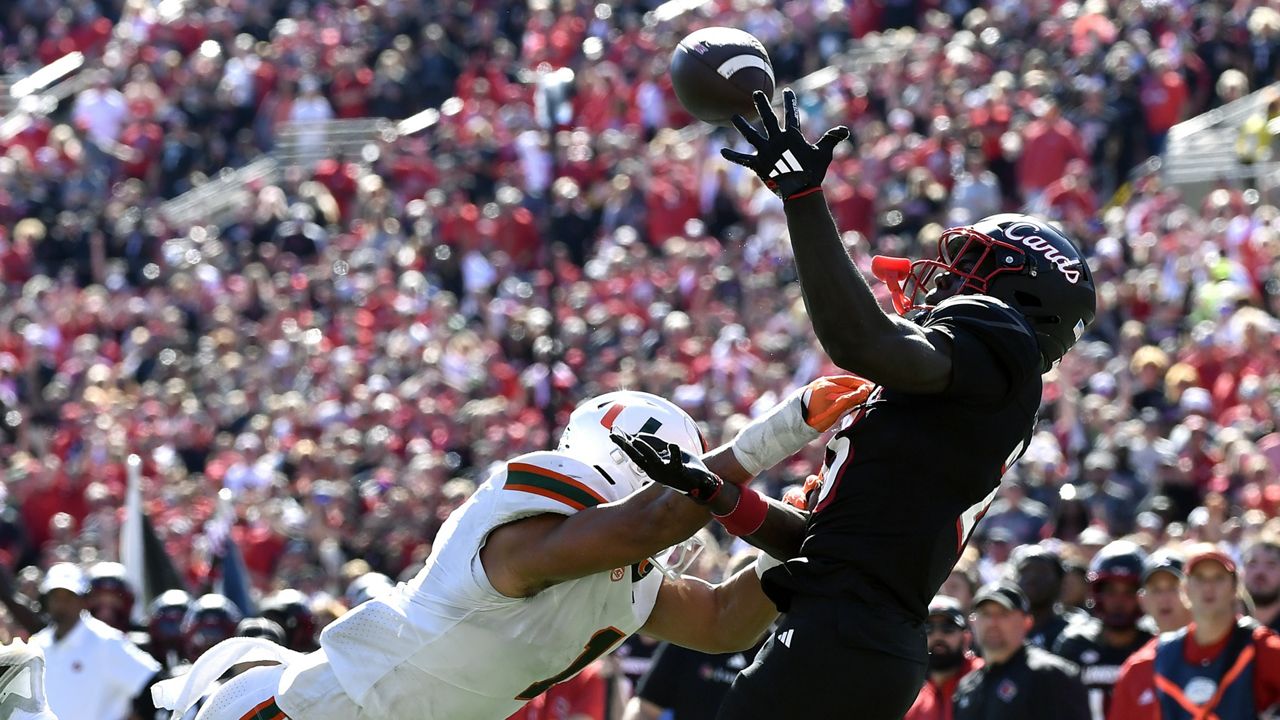 Louisville comeback falls short against No. 6 Miami in 52-45 loss