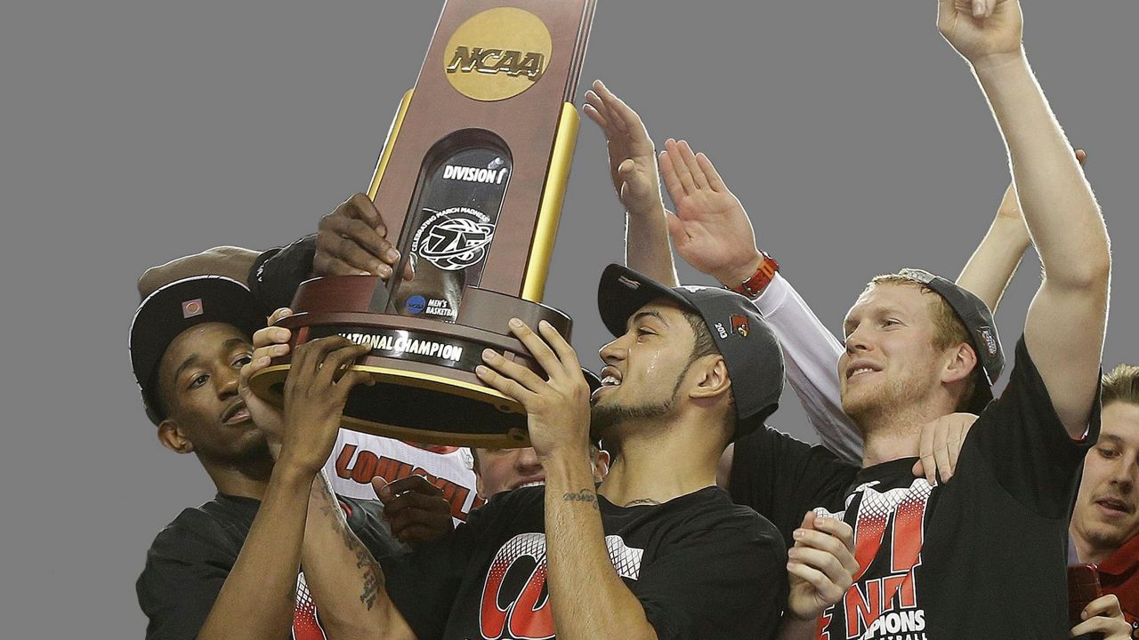 Louisville's Men's Basketball Team Honors Black History