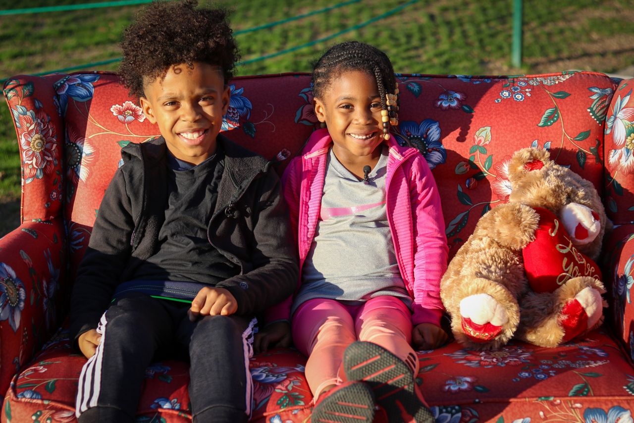 Pictured are Fort Worth siblings 7-year-old Robert Duke Weaver and 4-year-old Rachel Dylan Weaver. (Stacy Rickard/Spectrum News 1)