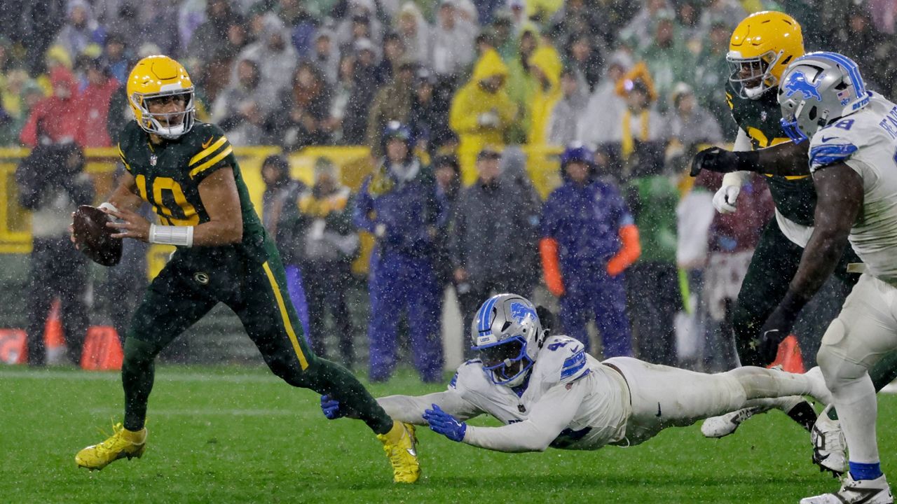 Green Bay Packers quarterback Jordan Love (10) is pressured by Detroit Lions linebacker James Houston