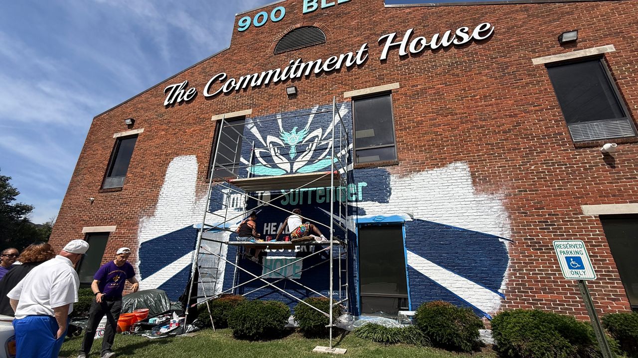 Students help create Louisville mural focused on healing and violence prevention