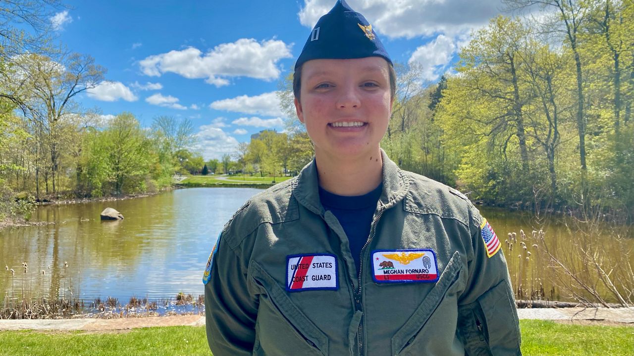 Former basketball star turned female pilot hopes to inspire young women