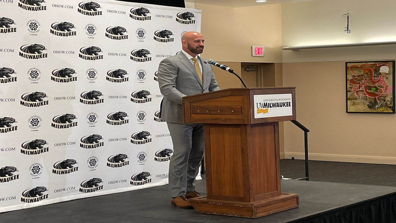 UW-Milwaukee introduces Bart Lundy as new head men's basketball coach