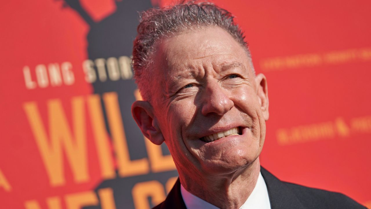 Lyle Lovett the stage returns to ACL Live