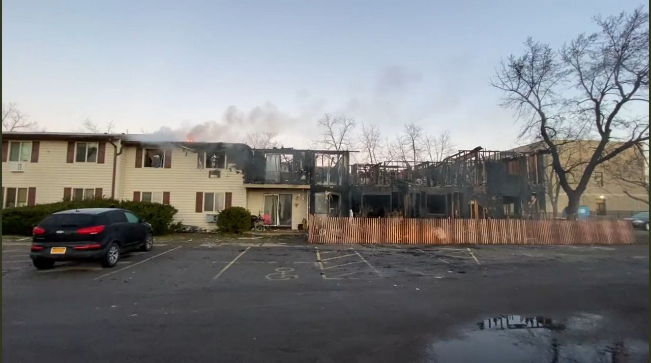 Fire destroys apartment building in Macedon