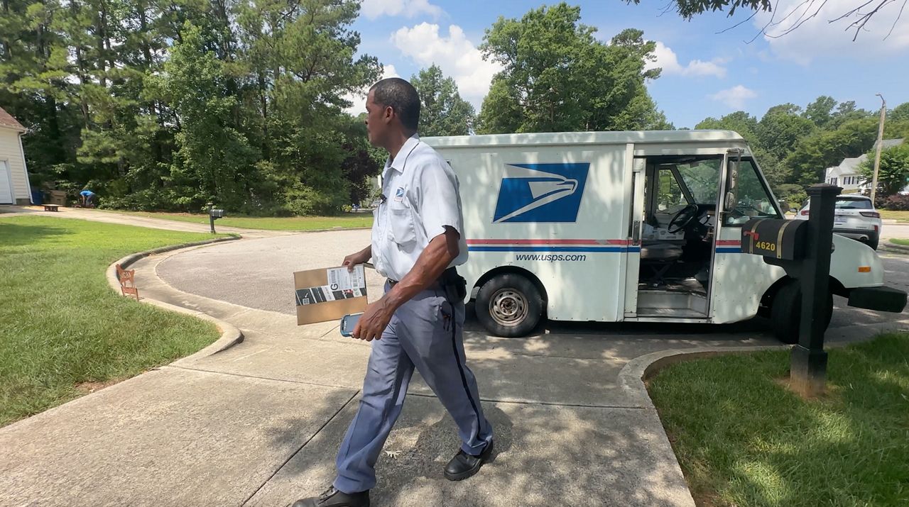 U.S. Postal Service mail carrier Antwoine Welcome completes his daily route. (Spectrum News 1) 