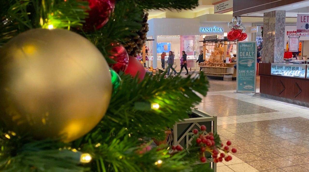 A free vaccine clinic at a Wisconsin mall