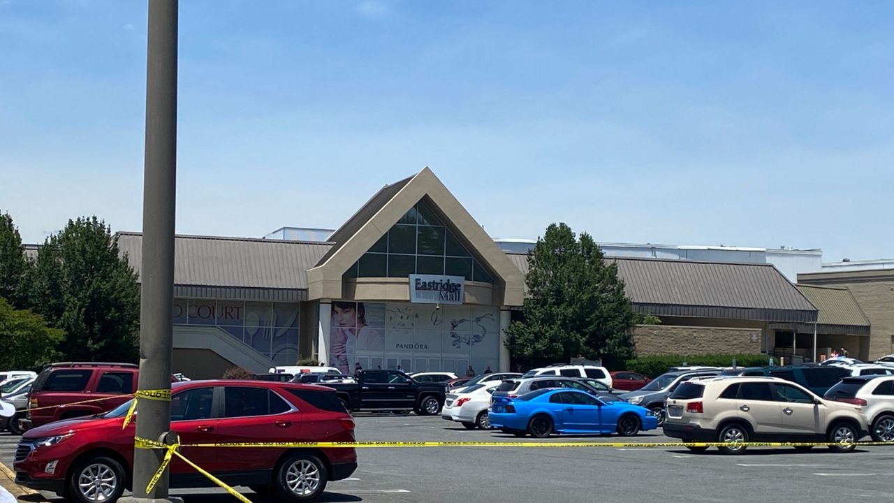 4 people hurt in shooting at Gastonia mall, police say