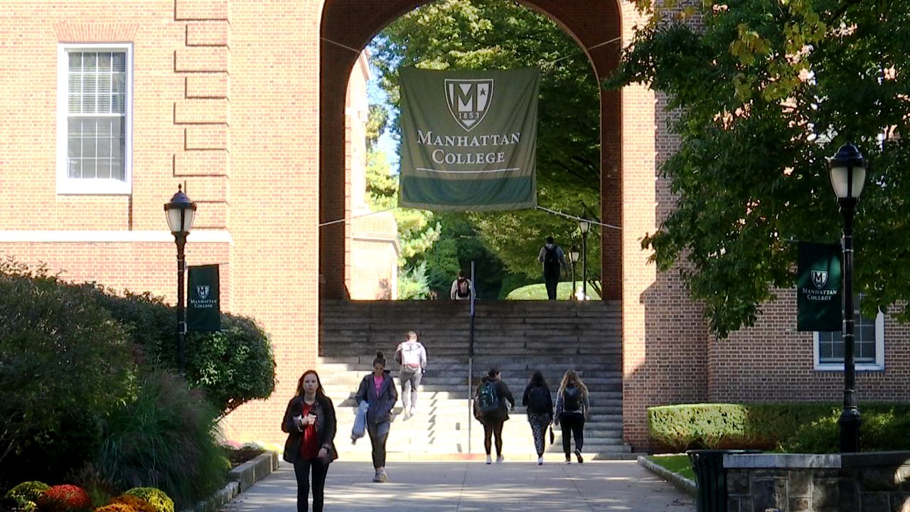 manhattan college tour guides