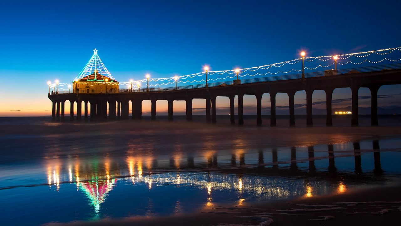Christmas 2022 at Manhattan Beach Pier